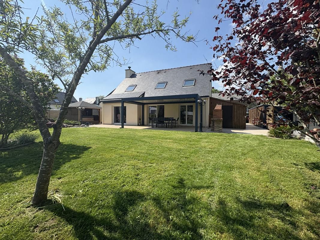 QUIMPERLE A vendre BAYE (29300) Maison 6 pièces 4 chambres 1 bureau 140 m2 2