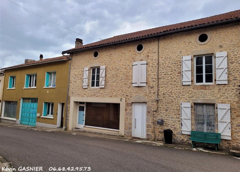 LES SALLES LAVAUGUYON (87440) : Ensemble immobilier de 430m2 + Hangar de 330m2