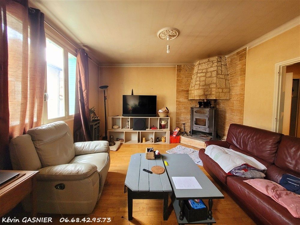 LES SALLES-LAVAUGUYON LES SALLES LAVAUGUYON (87440) : Ensemble immobilier de 430m2 + Hangar de 330m2 3