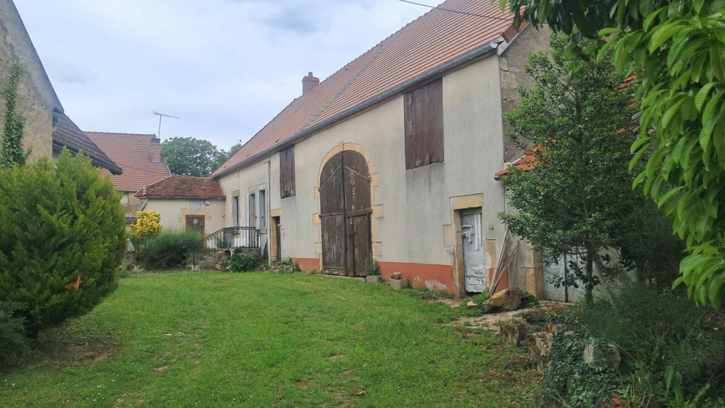 VILLIERS-LE-SEC Ensemble de deux maisons 47m² et 65m² avec dépendances - 75 000 1