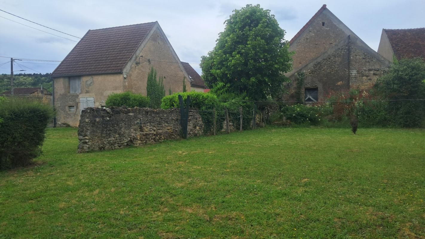 VILLIERS-LE-SEC Ensemble de deux maisons 47m² et 65m² avec dépendances - 75 000 4