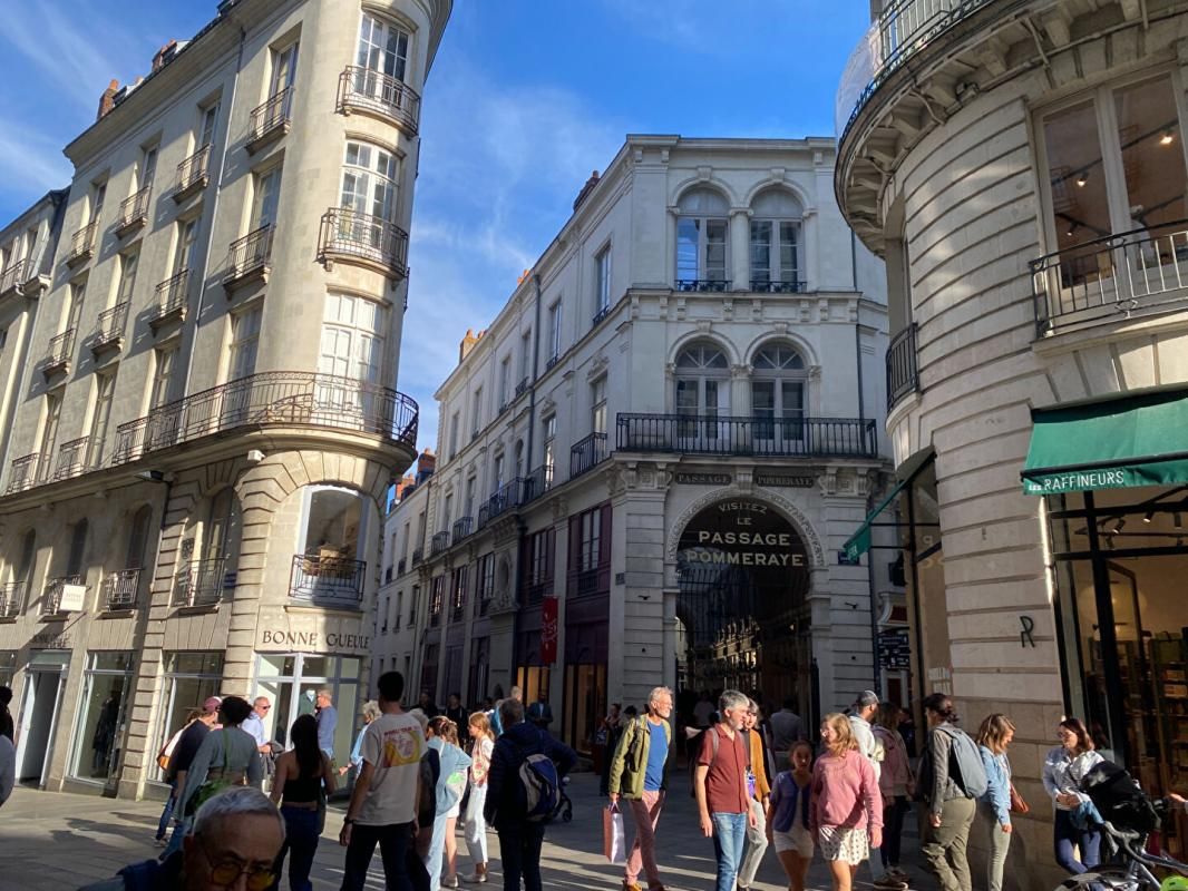 NANTES 44000 NANTES - MURS COMMERCIAUX LIBRES A VENDRE 87 M² 2