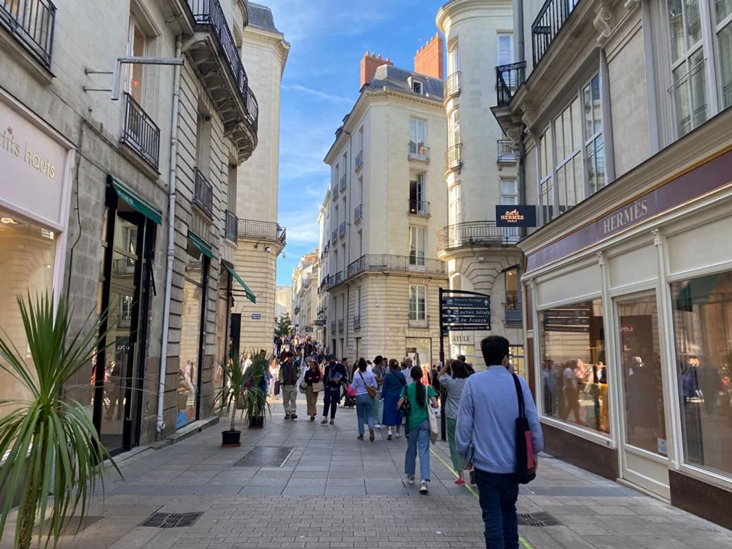 NANTES 44000 NANTES - MURS COMMERCIAUX LIBRES A VENDRE 87 M² 4