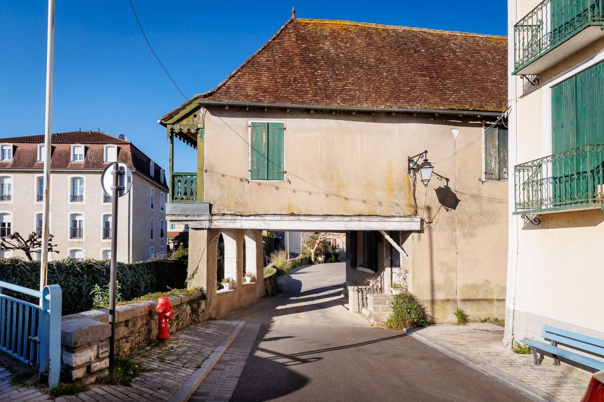 SALIES-DE-BEARN Unique - Maison typique de Salies De Bearn 6 pièces 2