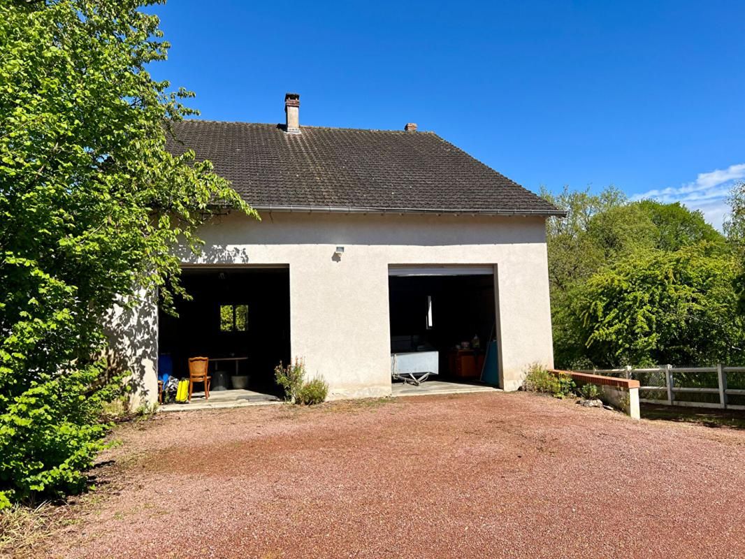 SAINT-GERVAIS-LA-FORET ENSEMBLE IMMOBILIER  MAISON + GARAGES ATELIERS 4