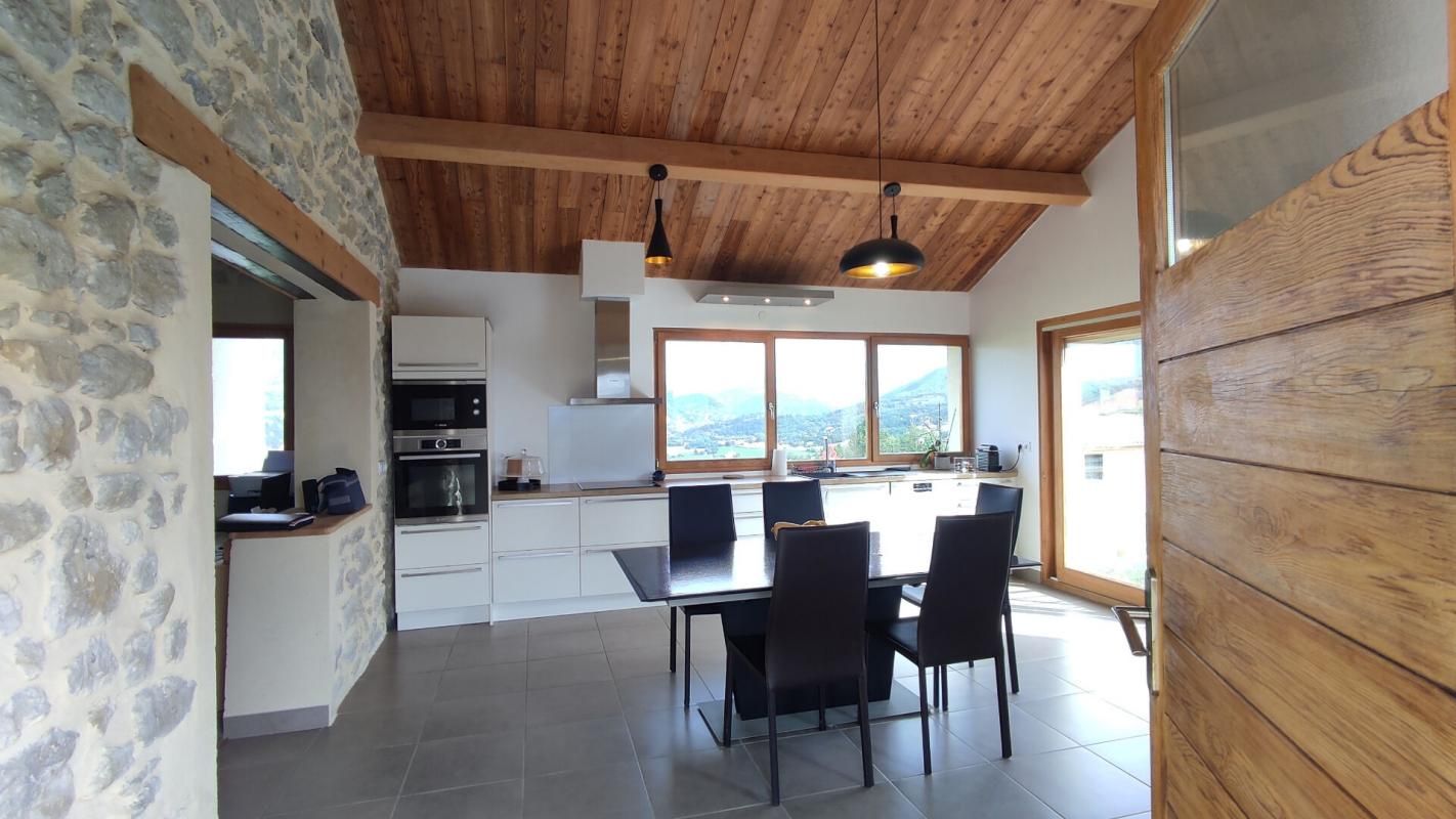 Maison Design en pierre rénovée