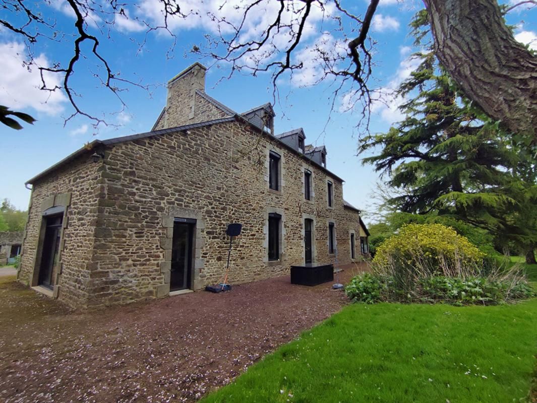 Secteur Rance : Ensemble immobilier : Maison de Maître et Dépendances