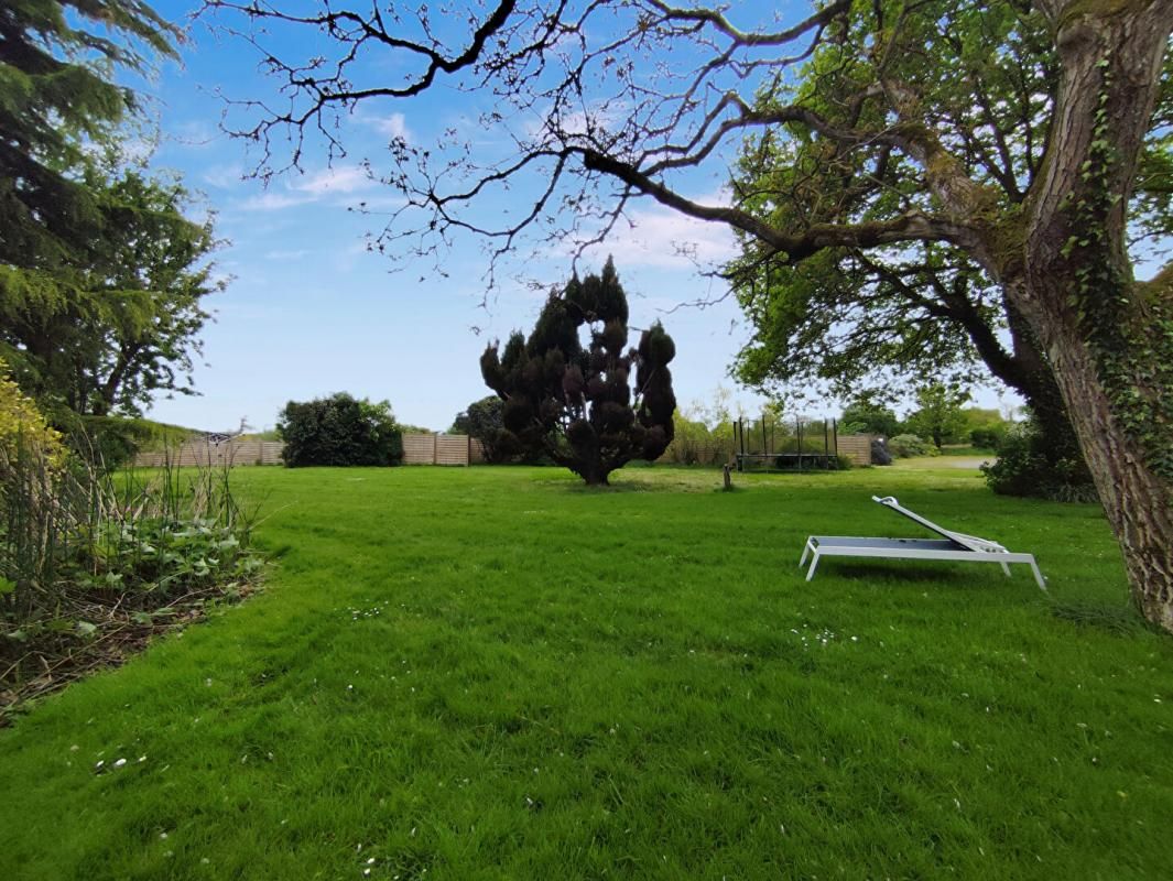 DINAN Secteur Rance : Ensemble immobilier : Maison de Maître et Dépendances 4