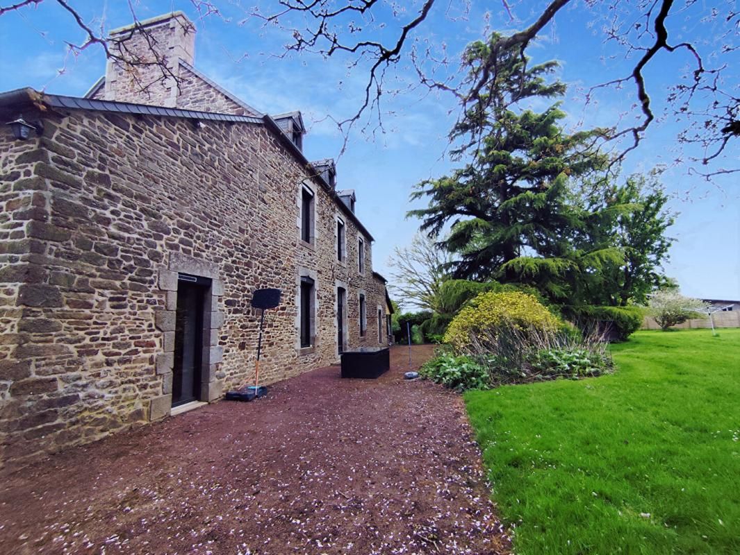 Proche Dinan, Grande demeure en Pierres, 10 chambres