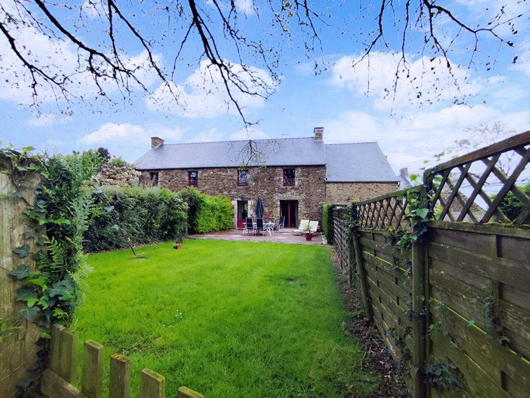 Lanvallay : Ensemble immobilier de 3 gites