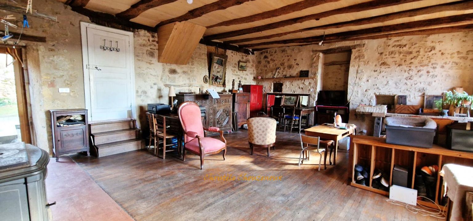 HAUTEFORT 24390 Hautefort maison avec grange 3