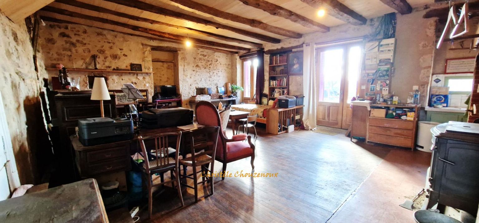 HAUTEFORT 24390 Hautefort maison avec grange 4