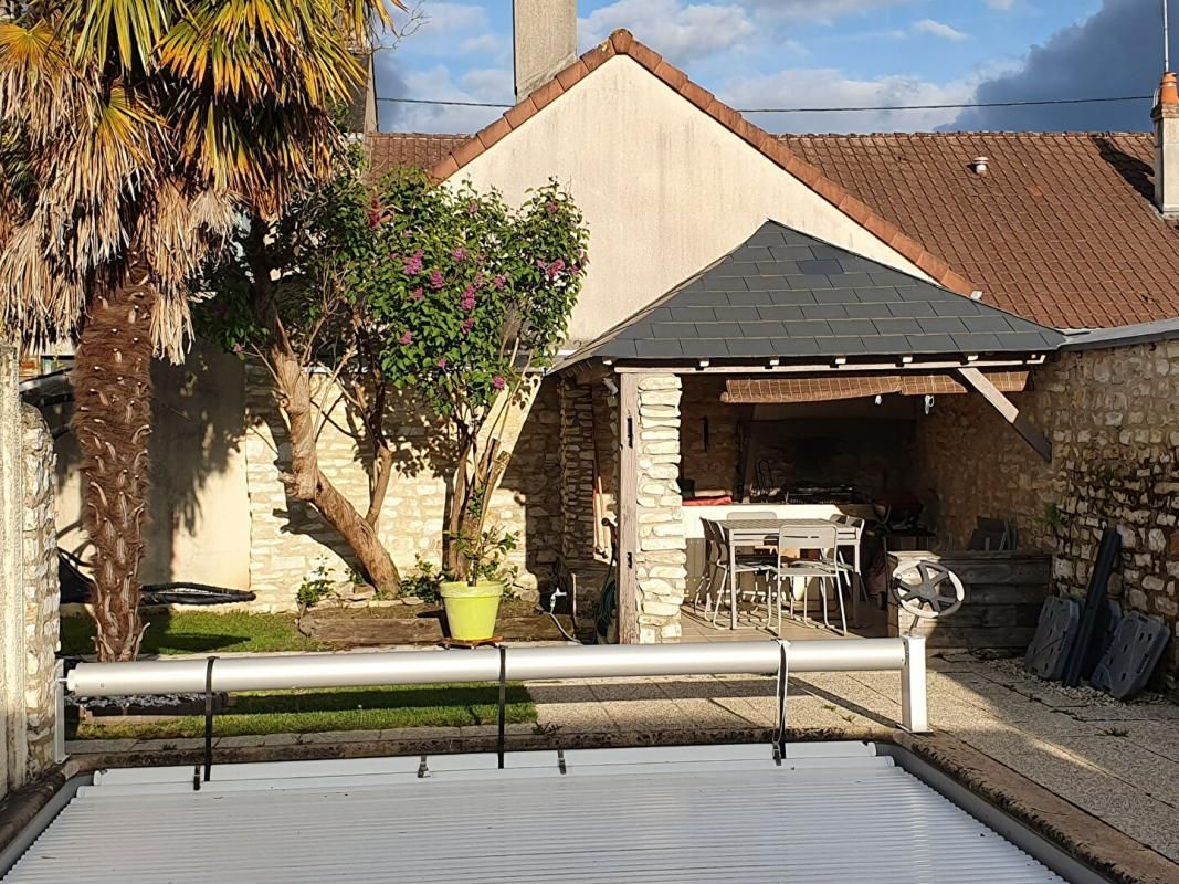 Maison de ville 5 pièce(s) 130 m2 + piscine et garage