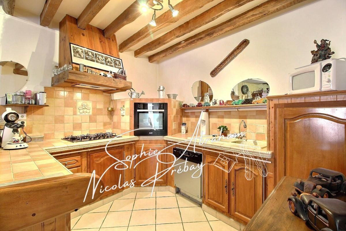 OUTARVILLE Exclusivité ! Maison en pierres sans travaux de 4 pièces, 3 chambres 4