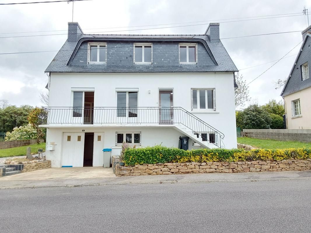 CARHAIX-PLOUGUER Maison Carhaix Plouguer 7 pièce(s) 120 m2 2