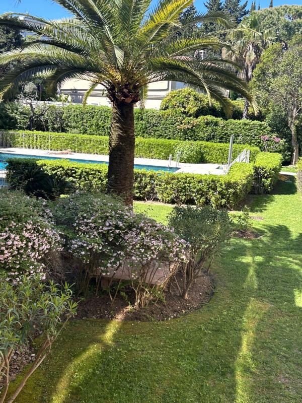 A l'orée du Cap D'Antibes, Grand studio avec terrasse