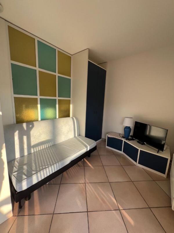 JUAN LES PINS A l'orée du Cap D'Antibes, Grand studio avec terrasse 2