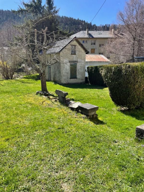MONT-DORE Charmante maison de village de 4 chambres sur 600 m2 de terrain avec garage 2