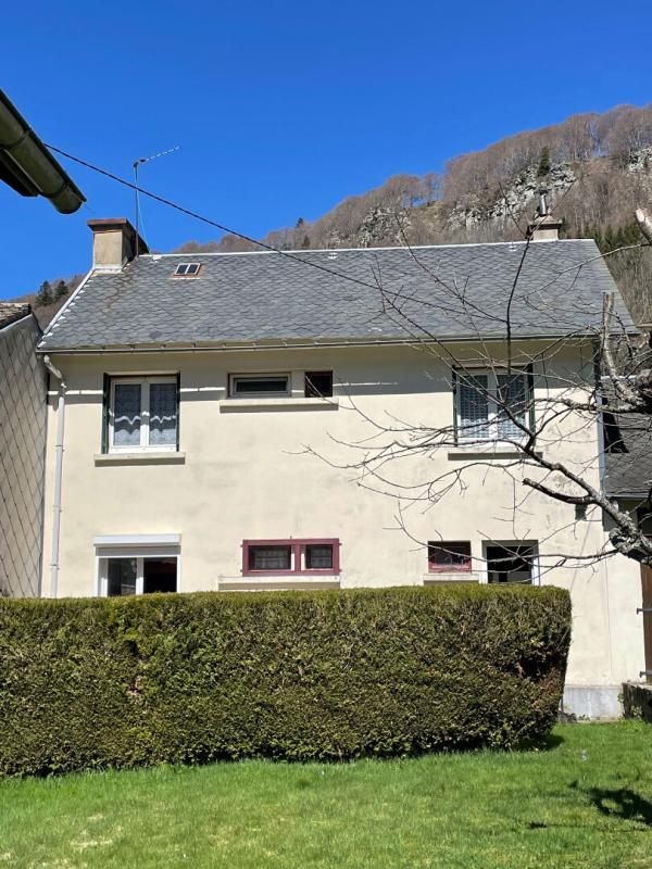 MONT-DORE Charmante maison de village de 4 chambres sur 600 m2 de terrain avec garage 3