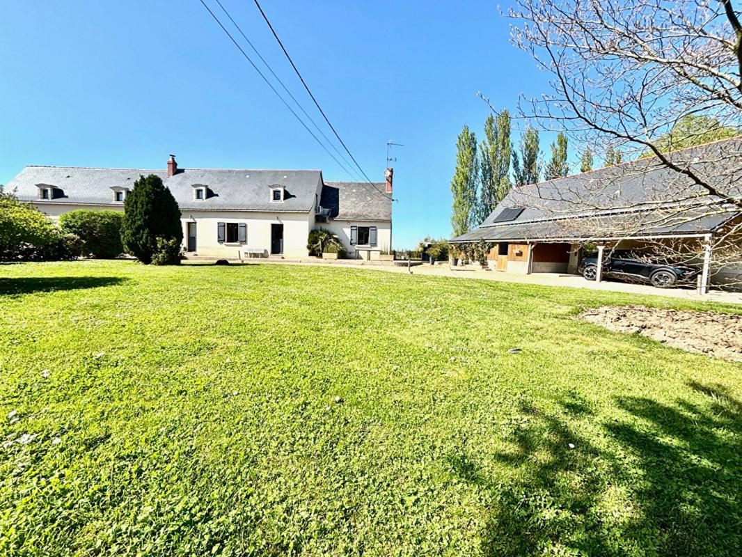 LES ROSIERS-SUR-LOIRE Longère Les Rosiers sur Loire Loire 12 pièce(s) 300 m2 2