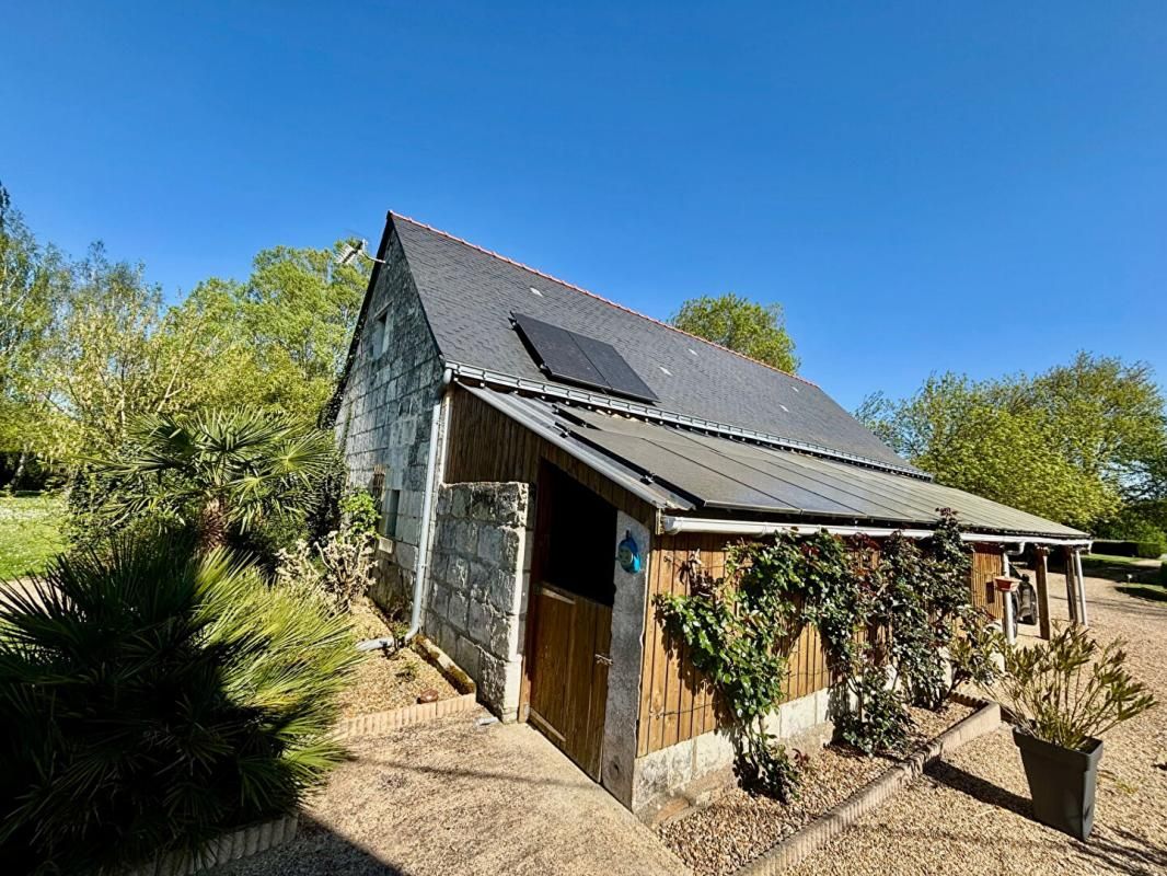 LES ROSIERS-SUR-LOIRE Longère Les Rosiers sur Loire Loire 12 pièce(s) 300 m2 4