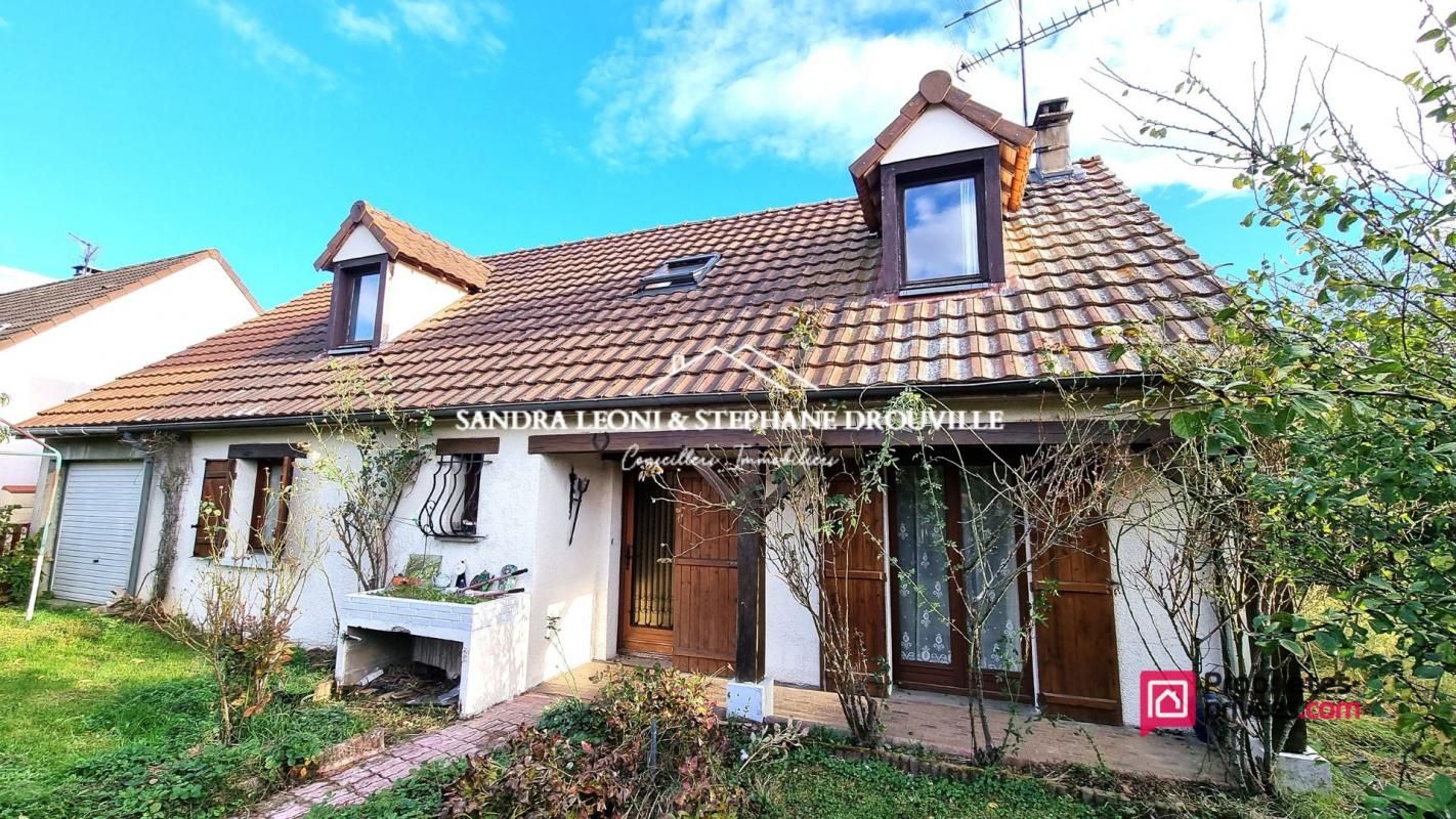 PROCHE CHARTRES - CHARMANTE MAISON FAMILIALE de 180 m², 8 pièces