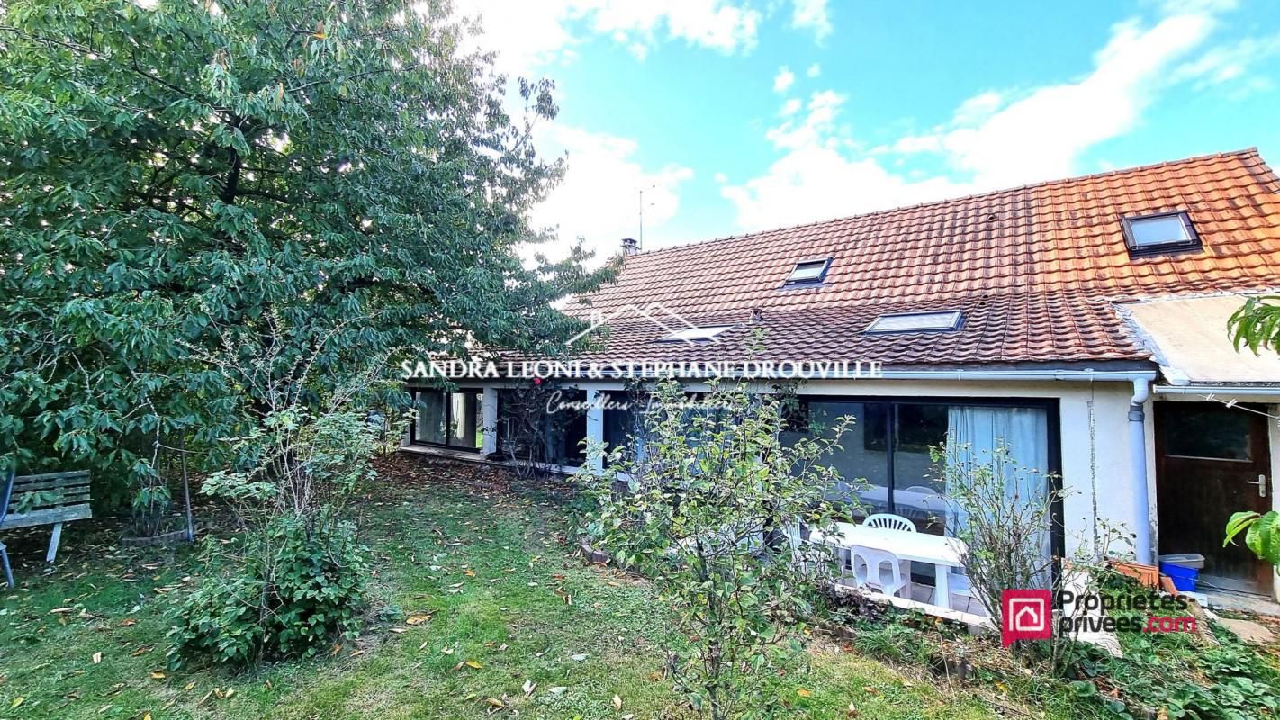 CHARTRES PROCHE CHARTRES - CHARMANTE MAISON FAMILIALE de 180 m², 8 pièces 3