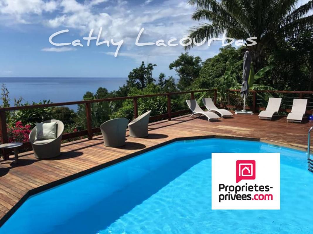 BOUILLANTE 97125 BOUILLANTE - Villa comprenant 5 appartements vue mer et piscine 2