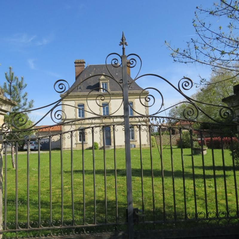 Elégante maison XIX d'une petite cité de caractère