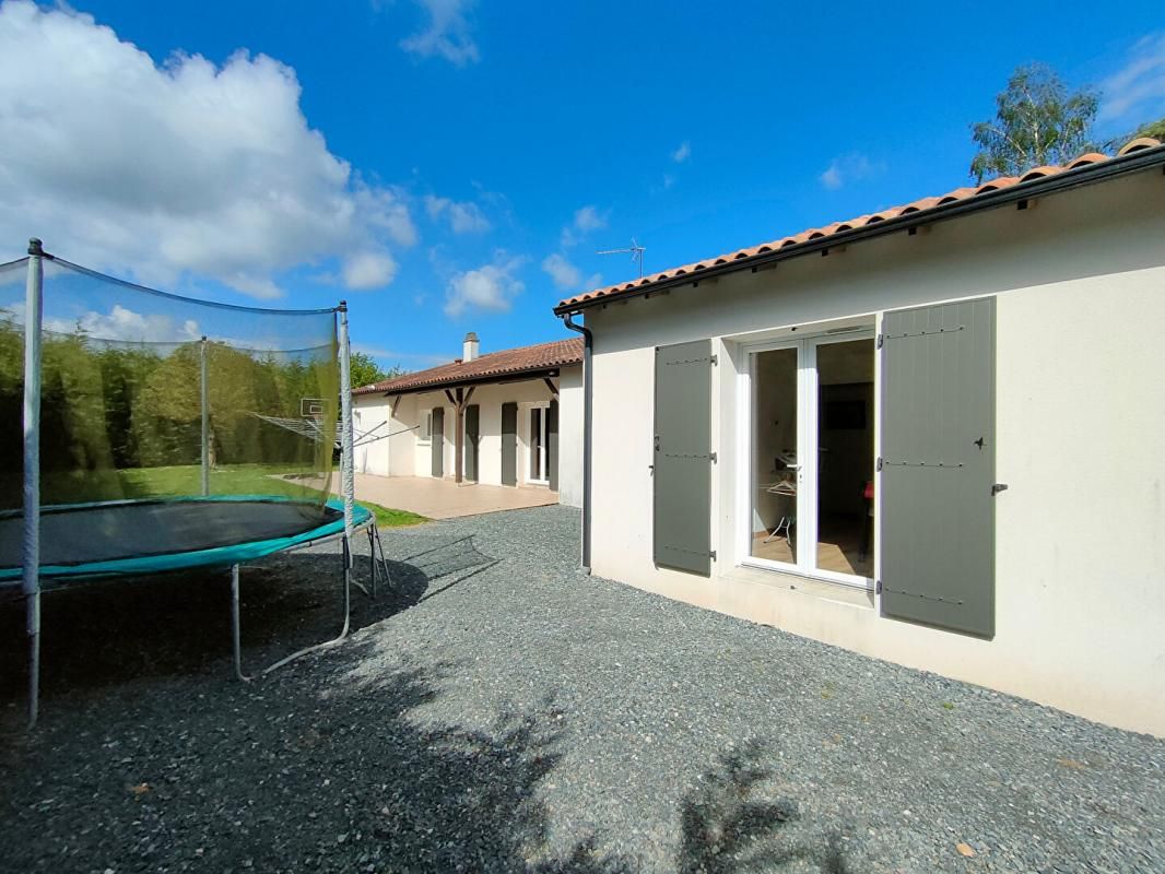 TREIZE-VENTS Maison secteur St Laurent sur Sèvre 6 pièces 154 m2 3