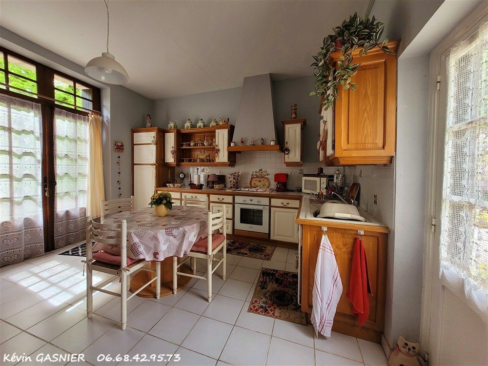 MONTBRON MONTBRON (16220) : Maison familiale de 146m2 avec granges 3