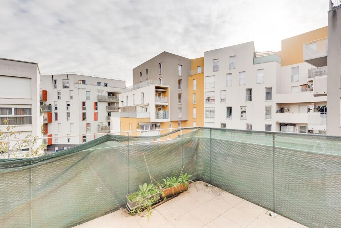 BOBIGNY Duplex lumineux avec balcon et terrasse ? 4 pièces de 83 m² 4