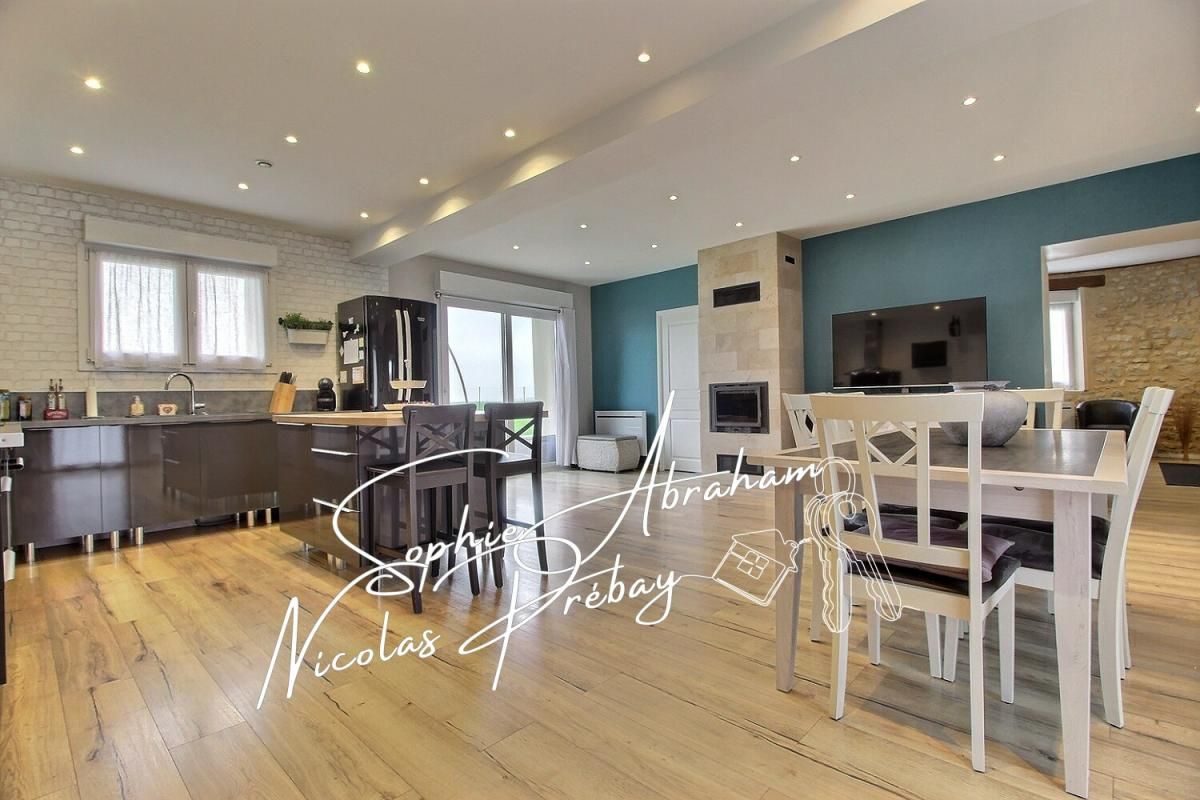 VOVES Maison de 6 pièces, 4 chambres, piscine, garage 2