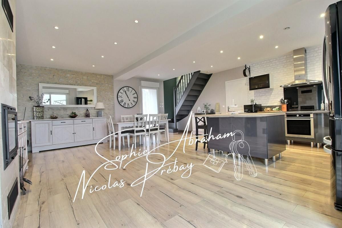 VOVES Maison de 6 pièces, 4 chambres, piscine, garage 4