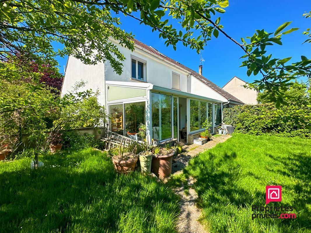 AVALLON Quartier résidentiel : Maison avec jardin 2