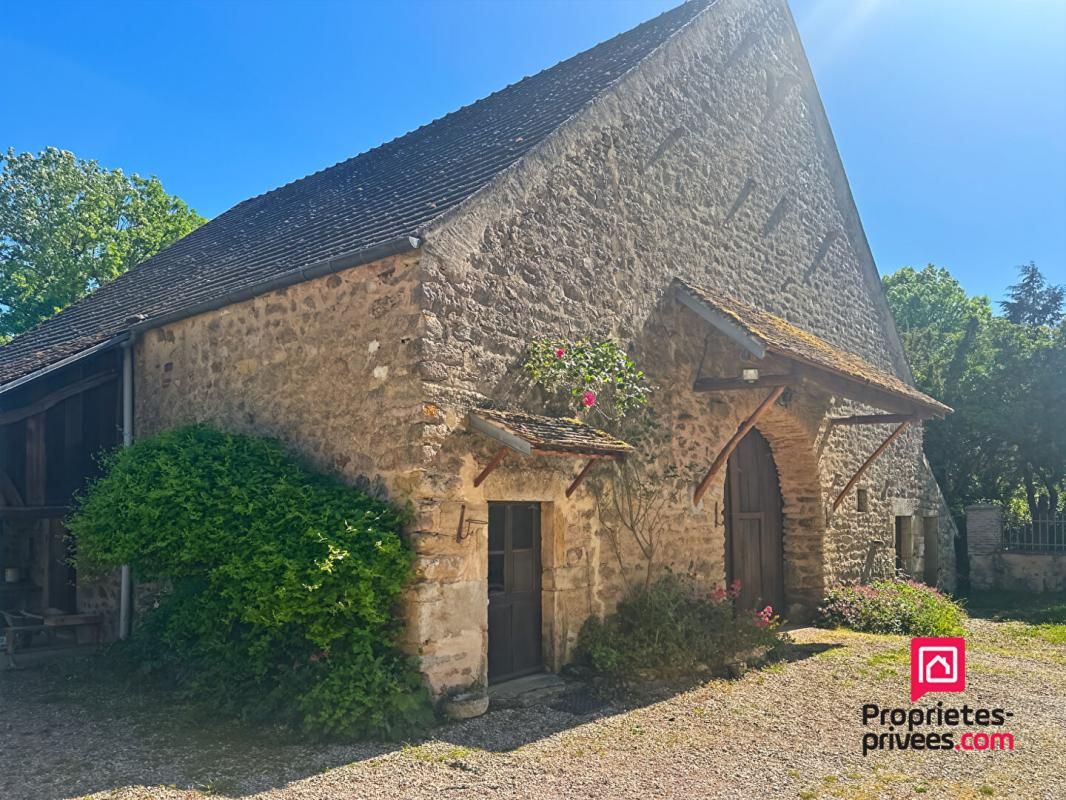 AVALLON Proche Avallon Maison avec dépendances et grand terrain 3