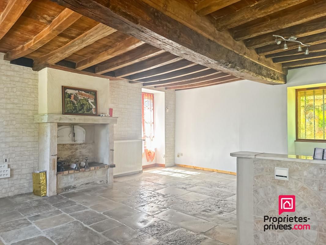 AVALLON Proche Avallon Maison avec dépendances et grand terrain 4