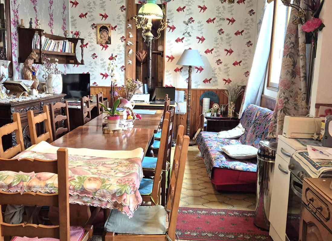 SAINT-DIZIER Bel ensemble Immobilier de Rapport et Rentabilité Locative de 200 m² à Rénover avec Cave, Parking extérieur Gratuit et Terrain de 160 m² 4