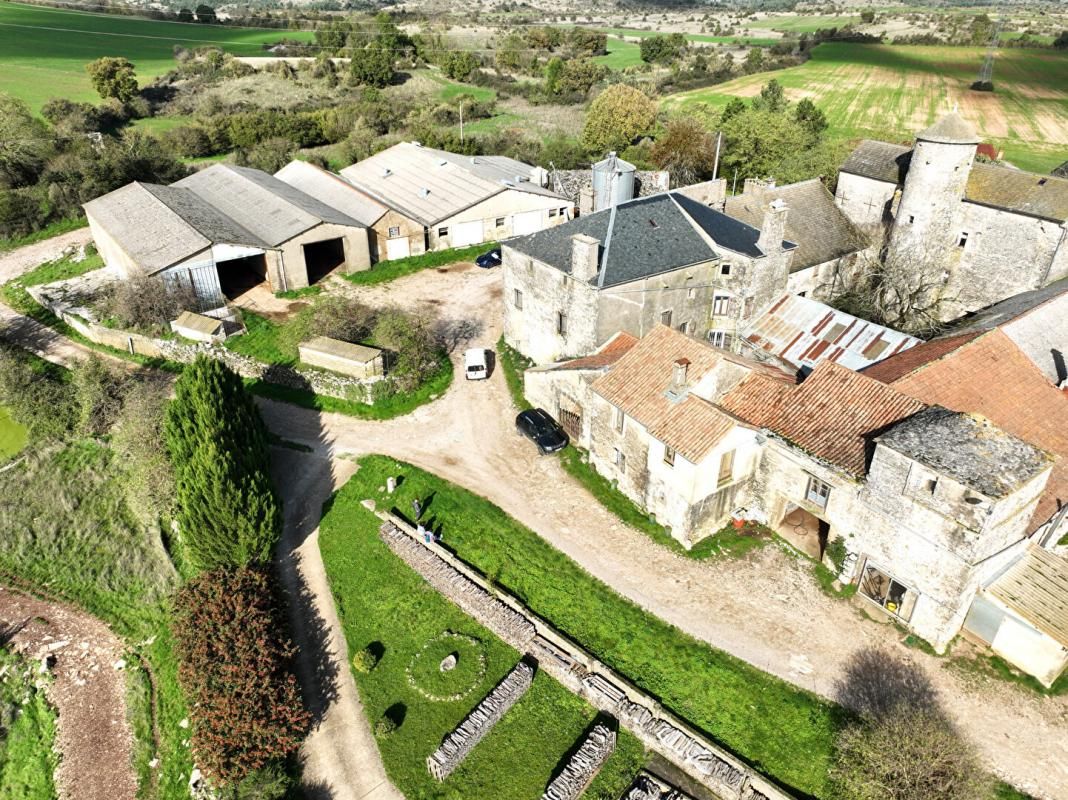 LA COUVERTOIRADE Corps de ferme de 540 m2 + annexes, sur 3700 m2 1
