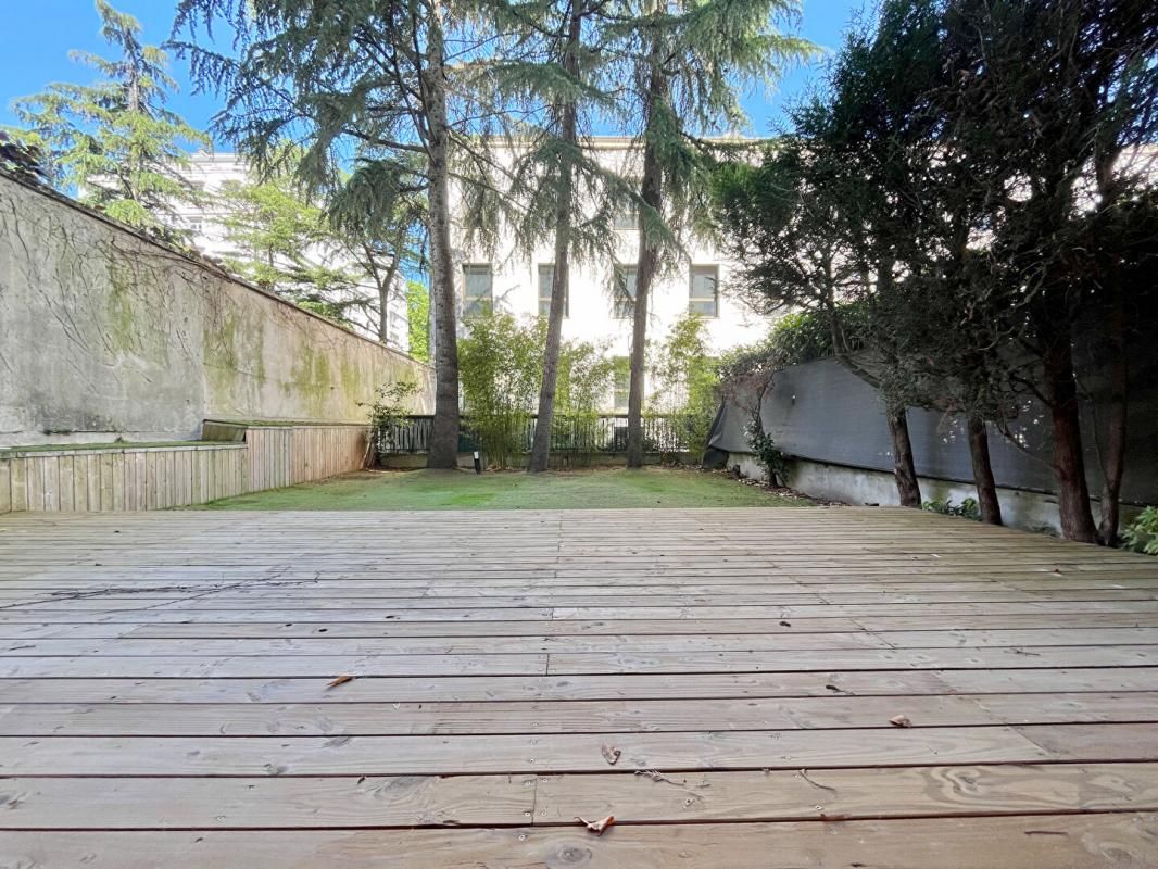 NEUILLY-SUR-SEINE Duplex 4 chambres 198 m2 avec deux jardins (265 m2) 1