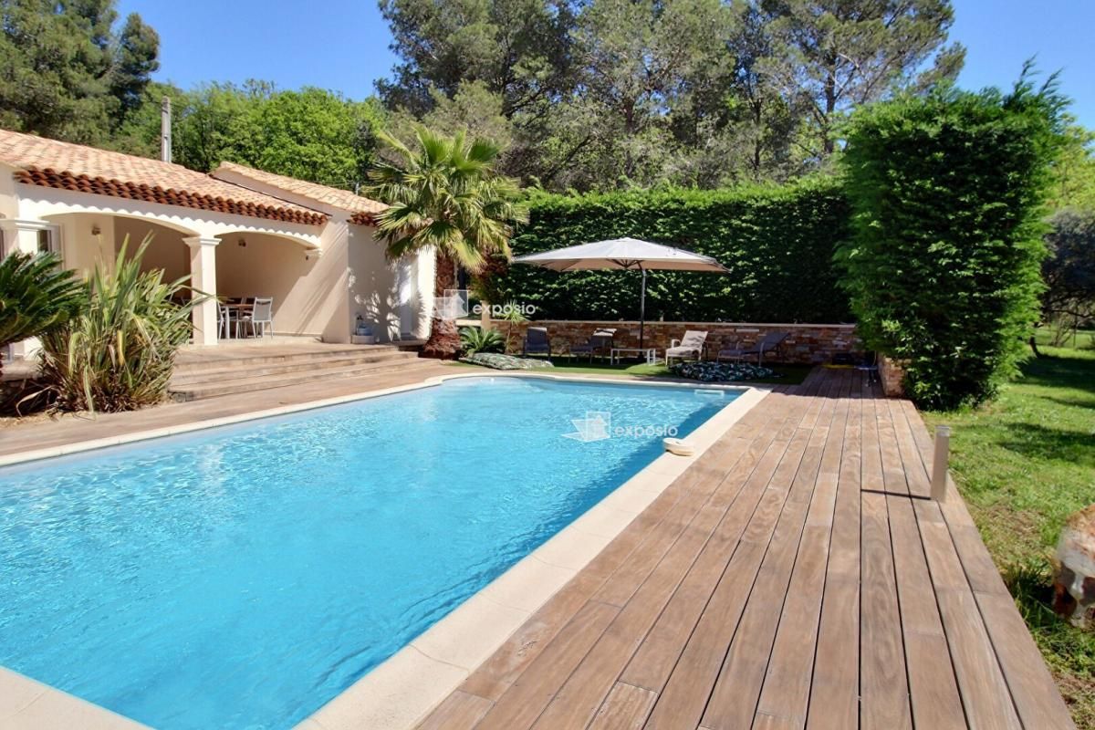 EVENOS Villa avec piscine sur grand terrain Evenos 2