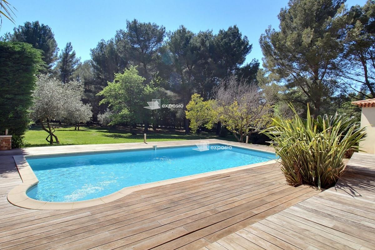 EVENOS Villa avec piscine sur grand terrain Evenos 3