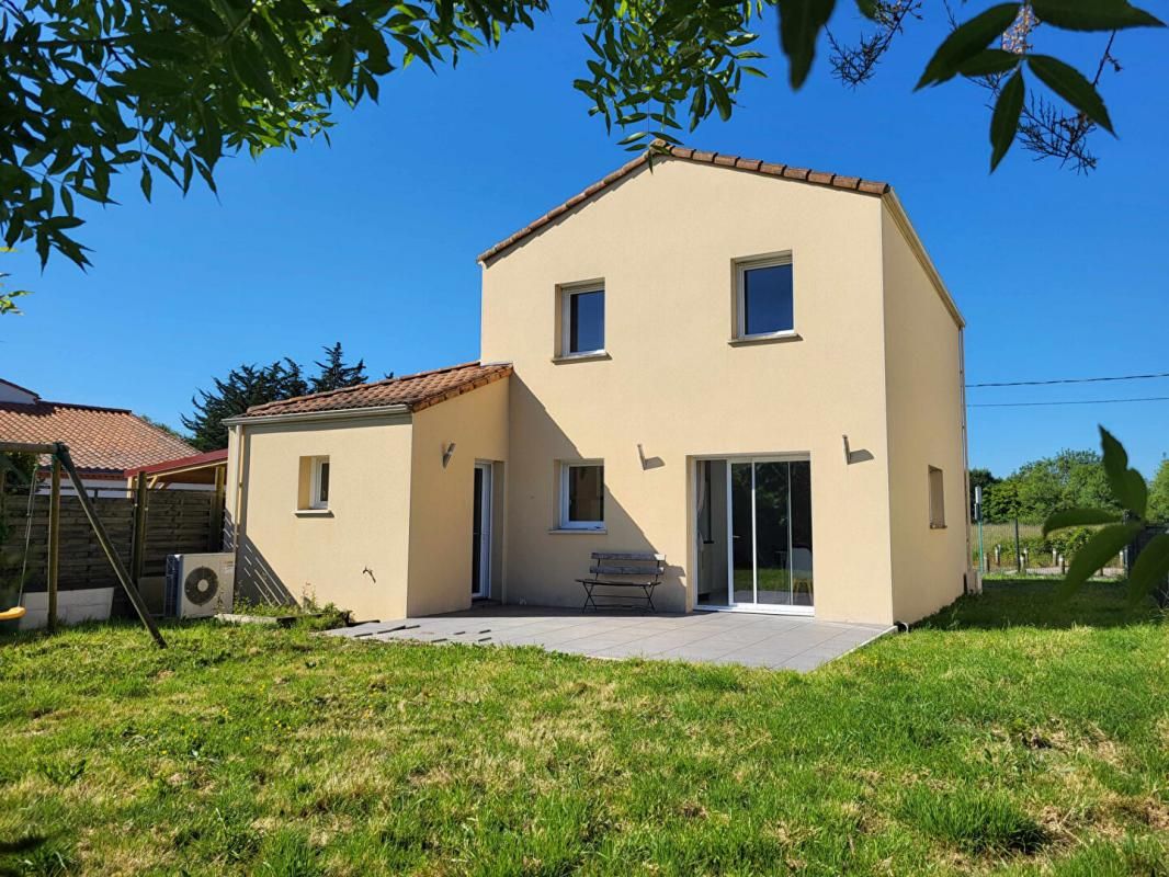 MAISON 6 pièces 102m2, 4 chambres dont une en RDC