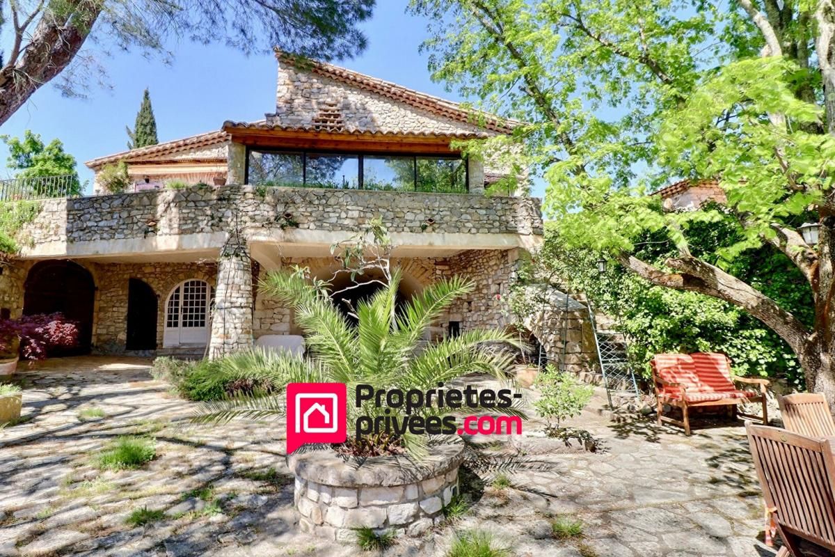 Maison de Village avec terrain et piscine