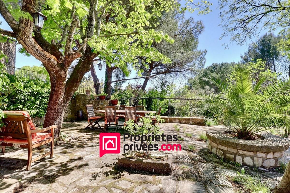 UZES Maison de Village avec terrain et piscine 3