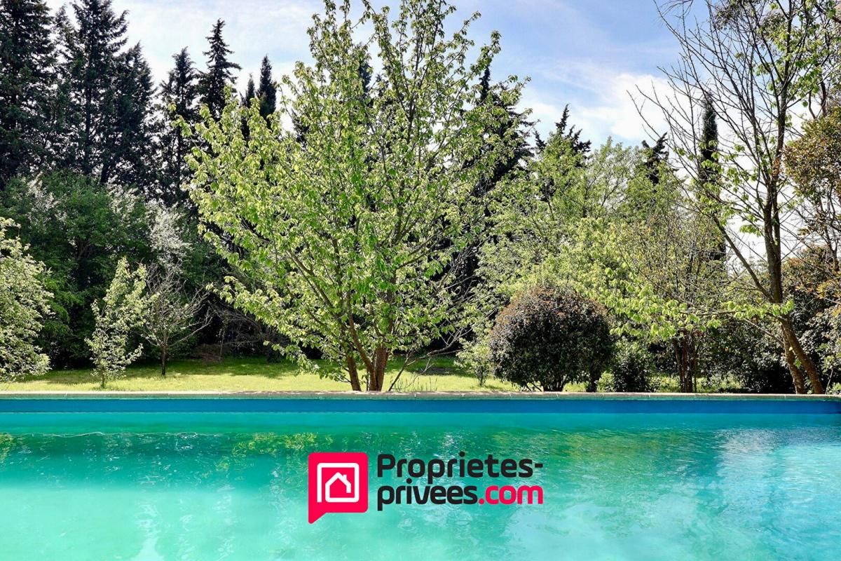 UZES Maison de Village avec terrain et piscine 4