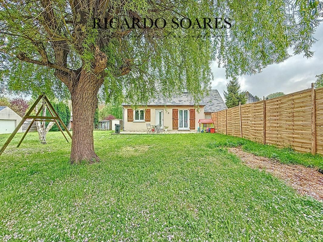 MAISON INDIVIDUELLE 95m² AU SOL / VIVABLE DE PLAIN-PIED / 4 CHAMBRES / 2 GARAGES / 1200m² TERRAIN