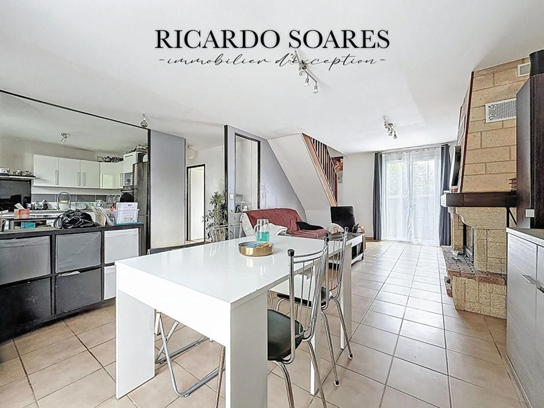 COMPIEGNE MAISON INDIVIDUELLE 95m² AU SOL / VIVABLE DE PLAIN-PIED / 4 CHAMBRES / 2 GARAGES / 1200m² TERRAIN 4