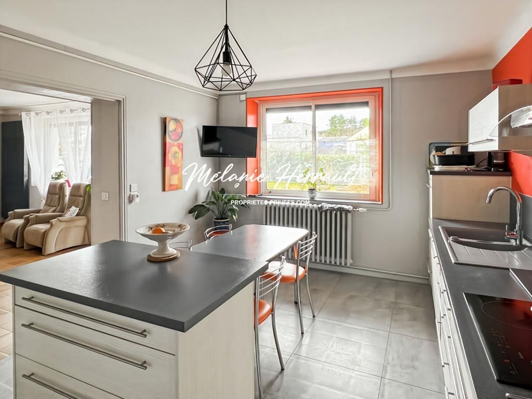 Maison individuelle 6 pièces - 138 m2 - 4 chambres - Parigné l'Evêque (72250)
