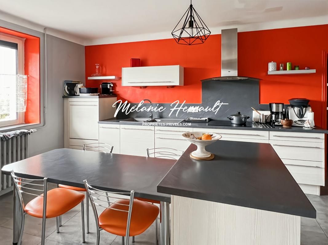 PARIGNE-L'EVEQUE Maison individuelle 6 pièces - 138 m2 - 4 chambres - Parigné l'Evêque (72250) 2